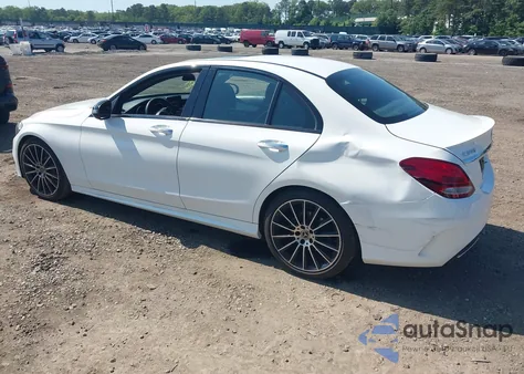 2018 Mercedes-Benz C 300 из США, поврежденный, VIN 55SWF4JB0JU267401